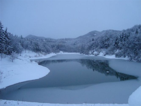 Panoramica invernale del Lago